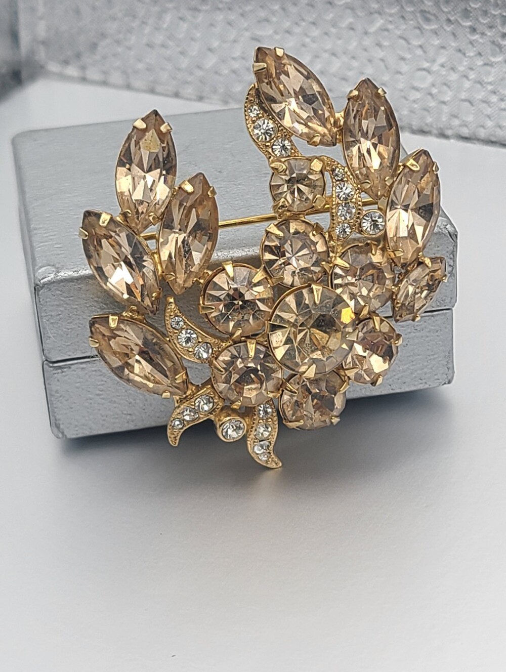 VTG Eisenberg Champagne Crystal Wreaf Brooch Pin - Women Jewelry